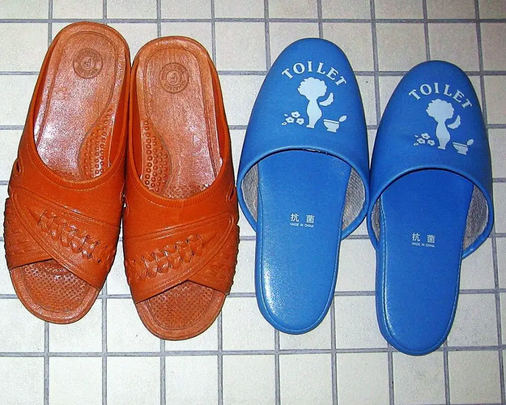 toilet-slippers-japan