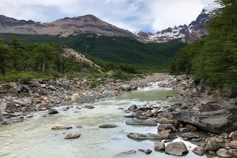 6-7 km river side trail laguna torre trail