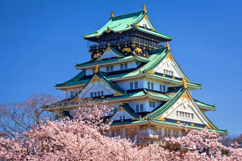 Osaka Jo Castle with cherry blossoms