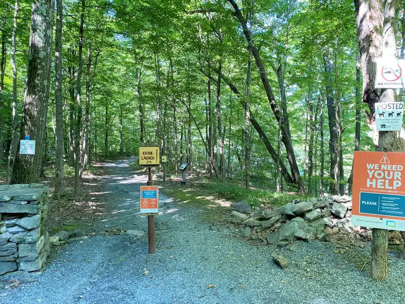 Hike the Shaupeneak Ridge Trail 22 start of blue trail clockwise direction from upper parking lot Blue Trail Shaupeneak Ridge