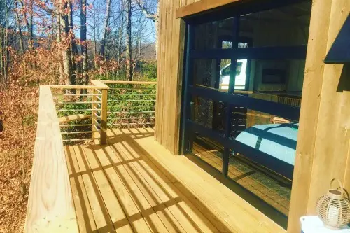 Modern off-grid mountain cabin